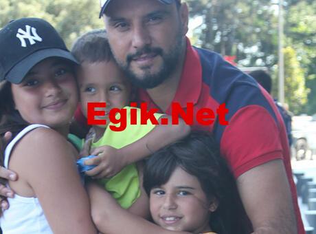 Alişan konser sonrası yeğenlerine koştu