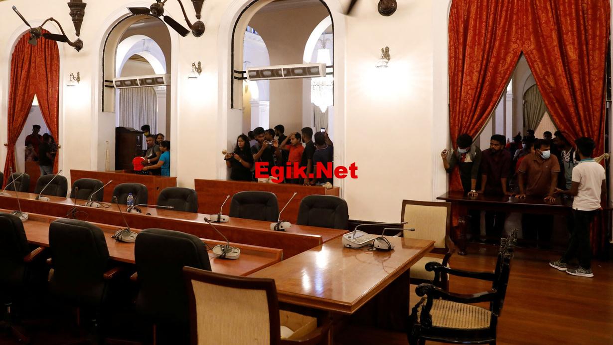 Sri Lanka’da Cumhurbaşkanı Gotabaya Rajapaksa ülkesinden ayrılıp Maldivler’e gitti, Başbakan OHAL ilan etti