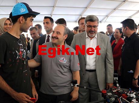 Bakan Varank gençlerle bir araya geldi: Türkiye’nin başarı hikayesini sizler yazacaksınız