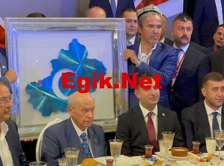 Bahçeli, Hür Doğu Türkistanlılar Derneği Yönetim Kurulu üyeleriyle bir araya geldi