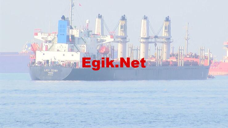 Boğaz'da sürüklenen gemi Ahırkapı açıklarına demirledi