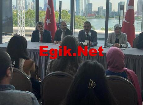 Özer, New York’ta Türk öğrencilerle buluştu