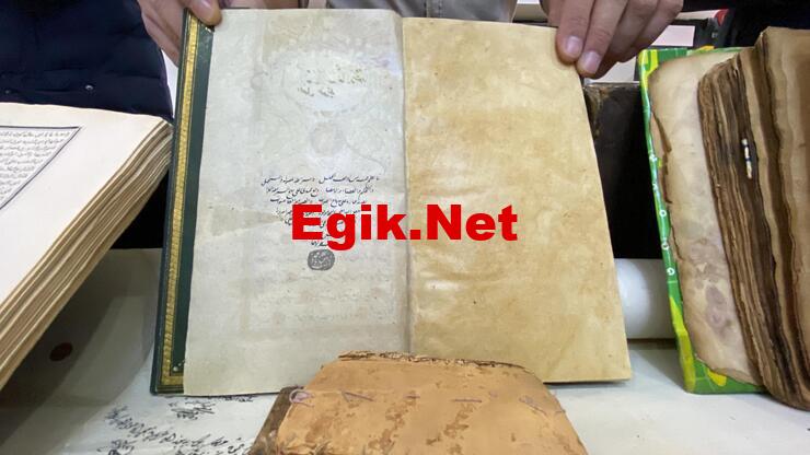 Beşiktaş'ta tarihi eser operasyonu: Sultan Abdülmecit tuğralı vakfiye ele geçirildi