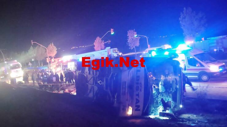 Denizli'de yolcu otobüsü ile kamyon çarpıştı; 12 yaralı