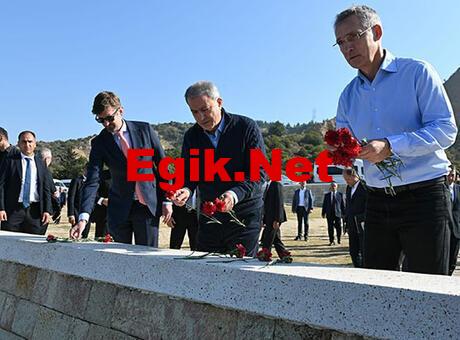 NATO Genel Sekreteri Stoltenberg, Şehitler Abidesi’ni ziyaret ederek karanfil bıraktı