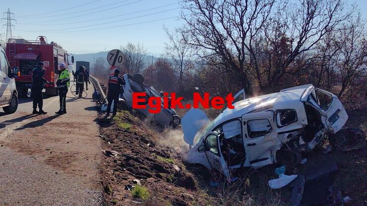 Bursa'da kaza: Araçtan fırlayan 5 yaşındaki Azra ile birlikte 4 yaralı