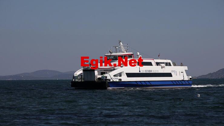 İzmir'de vapur seferleri geçici süreyle durduruldu