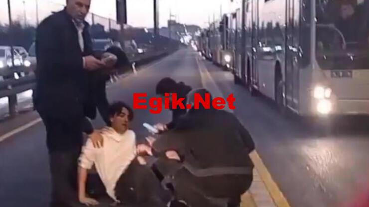 Metrobüs yoluna giren genç kazaya neden oldu: 4 yaralı