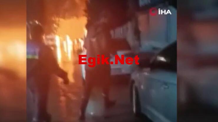 Zeytinburnu'nda doğalgaz borusu patladı: 4 araç alev alev yandı