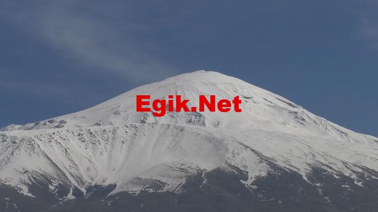 Mart ayında Ağrı Dağı'na kar yağdı