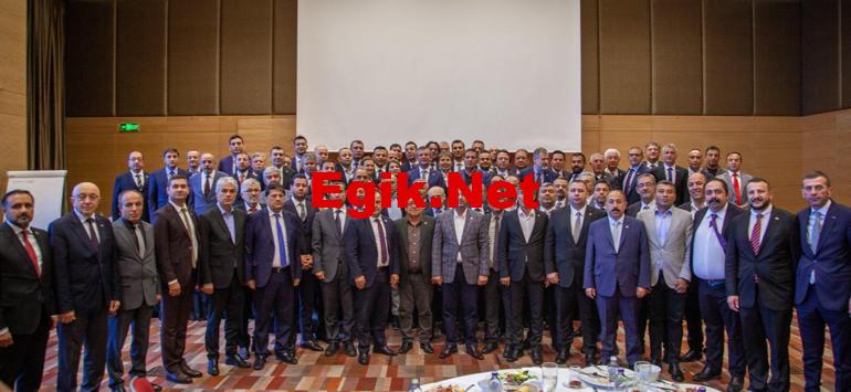 CHP Genel Başkanı seçilen Özgür Özel, il başkanları ile bir araya geldi