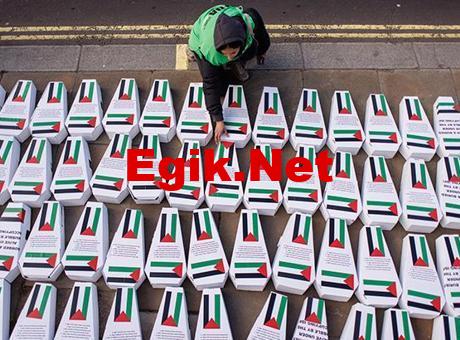 İngiltere’de Başbakanlık Konutu yakınına 450’den fazla çocuk tabutu bırakıldı