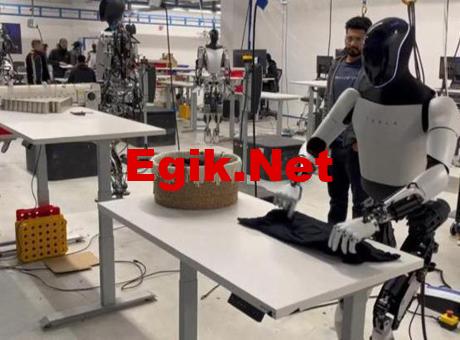 Elon Musk, şirketinin insansı robotunun tişört katladığı anları paylaştı