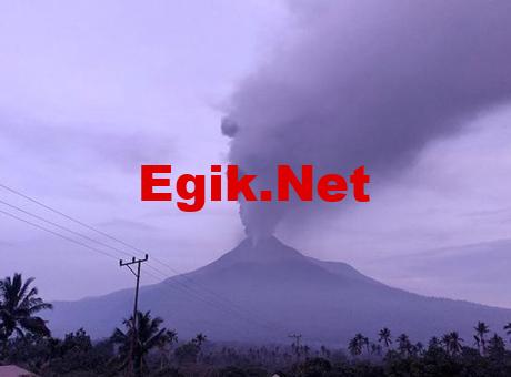 Endonezya’da yanardağ patladı