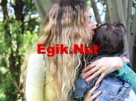 Sinem Kobal kızı Leyla ile fotoğraflarını paylaştı