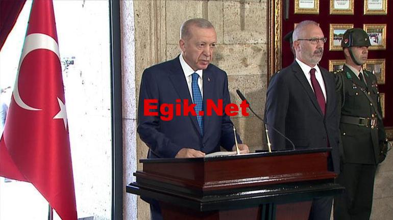 SON DAKİKA HABERİ…Cumhurbaşkanı Erdoğan ve YAŞ üyeleri Anıtkabir’de: Yayılmacı emeller karşısında önlemimizi alıyoruz