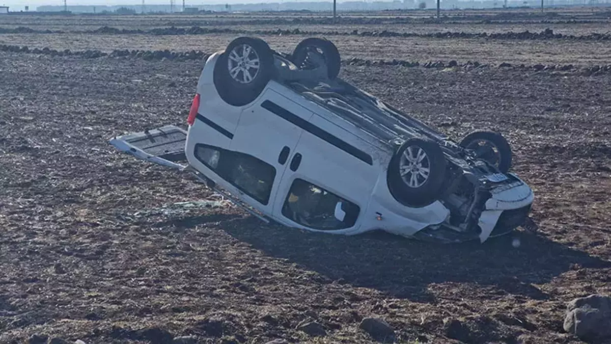 Diyarbakır’da Feci Kaza: Otomobil Tarlaya Uçtu, 1’i Ağır 4 Yaralı
