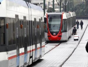 İstanbul’da Galata Köprüsü’ndeki eylem nedeniyle toplu ulaşım seferlerinde düzenleme yapıldı