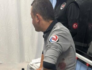 İzmir’de istasyonda bıçaklı saldırı: Sigara içtiği için uyarılan yolcu, 2 görevliyi bıçakladı! Tutuklandı