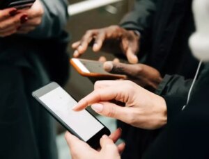 Sosyal medya platformları WhatsApp, Facebook ve Instagram çöktü