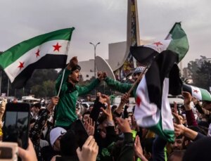 Suriye’de yeni hükümet, anayasayı ve parlamentoyu 3 ay boyunca askıya aldı