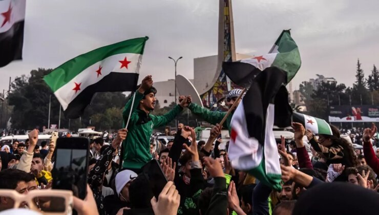 Suriye’de yeni hükümet, anayasayı ve parlamentoyu 3 ay boyunca askıya aldı