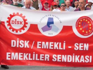 Emeklilerden Çadırlı ve Küçük Tencereli Eylem: “Barınamıyoruz, Geçinemiyoruz, Yaşayamıyoruz”