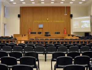 Ankara’da uyarı işareti olmayan çukura girip kaza yaptı! Belediyeden tazminat kazandı