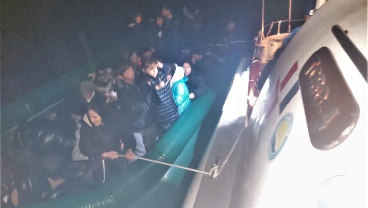 İzmir’de Çeşme açıklarında 45 kaçak göçmen kurtarıldı