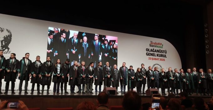 İstanbul Barosu Olağanüstü Genel Kurulu: “Baskılara Biat Etmeyeceğiz!”