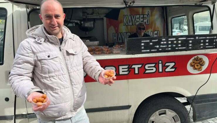 Eşinden boşanan adam, mutluluğunu lokma dağıtarak paylaştı