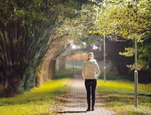 Gece yalnız yürüyen kadınların güveni sarsıldı
