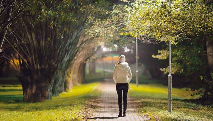 Gece yalnız yürüyen kadınların güveni sarsıldı