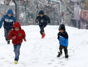 Hangi illerde kar tatili oldu? Valilikler tek tek duyurdu: İşte eğitime ara verilen il ve ilçeler