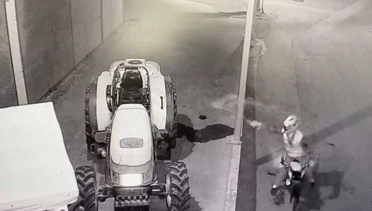 Traktörü kundaklamak istedi, kendisi alev aldı