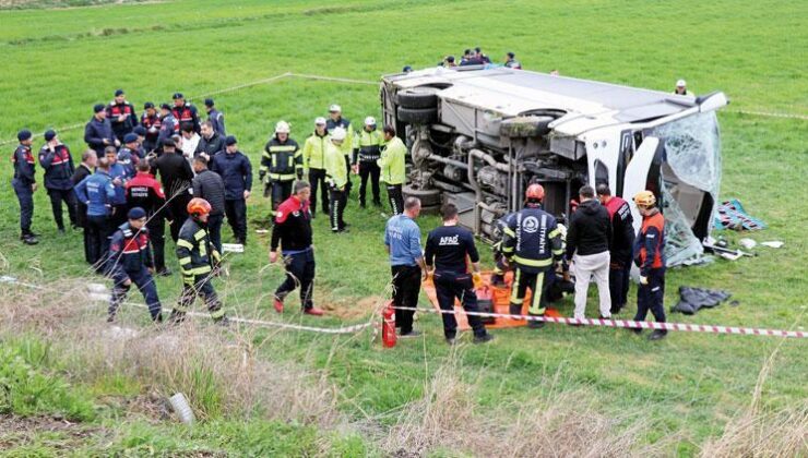 Turnuva yolunda öğrenciler kaza yaptı: 2 ölü 26 yaralı