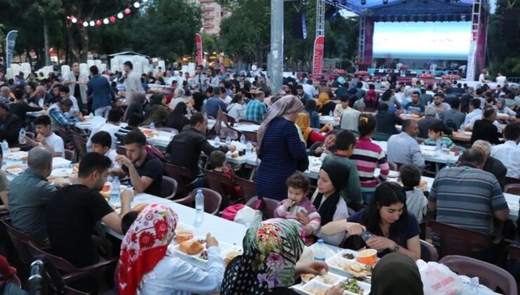 Bunu da gördük: Hayali iftar