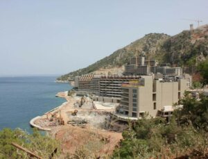 Çevre, Şehircilik ve İklim Değişikliği Bakanlığı’ndan Muğla ve Marmaris belediyelerine ‘kaçak oteli yıkın’ talimatı