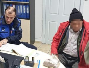 Görme engelli taklidi yaparak dileniyordu… Üzerinden çıkan para şaşkına çevirdi