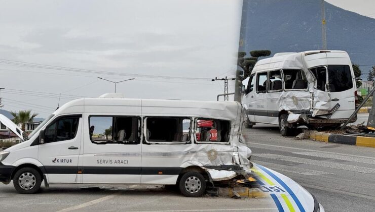 Kamyona çarpan minibüs hurdaya döndü! Yaralılar var