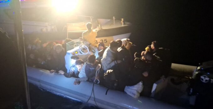 Muğla açıklarında operasyon: 97 göçmen 3 göçmen kaçakçısı yakalandı