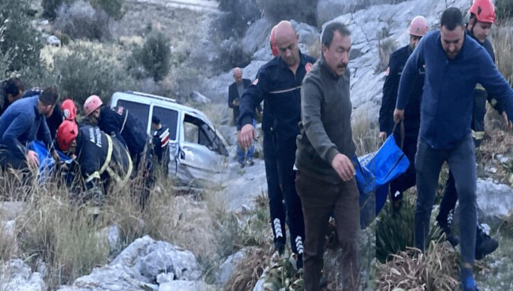 Uçurumdan düşen sürücü, felaketi yaşadı