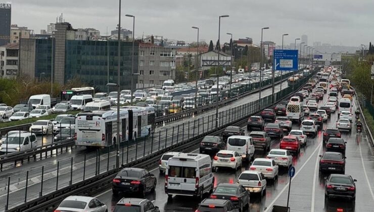 Bütün sürücüleri ilgilendiriyor: Bakan canlı yayında duyurdu: Trafik kanunu değişiyor!