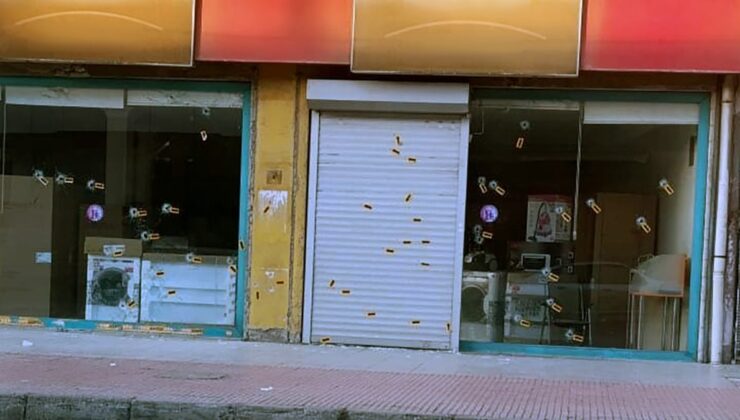 Kavgayı ayırmayan esnafın dükkanına 57 el ateş edildi