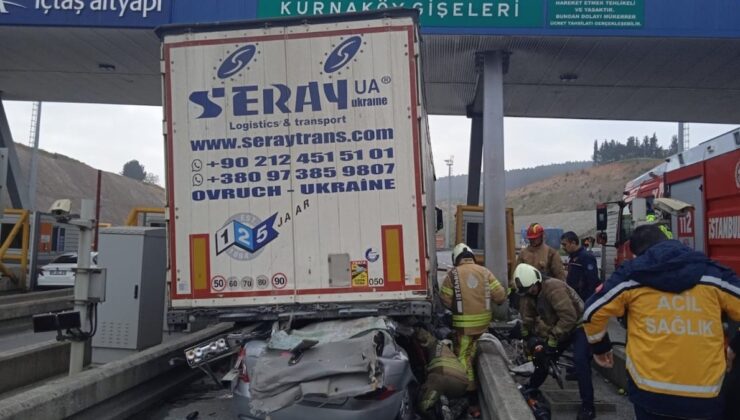 Pendik’te facia: Otomobil TIR’ın altında kaldı 4 kişi öldü!