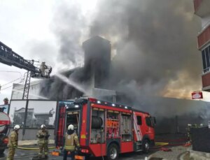 Sancaktepe’de fabrika yangını