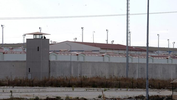 Sınavlar bugün başlıyor… Tutuklu öğrencilerin ders notları cezaevine takıldı