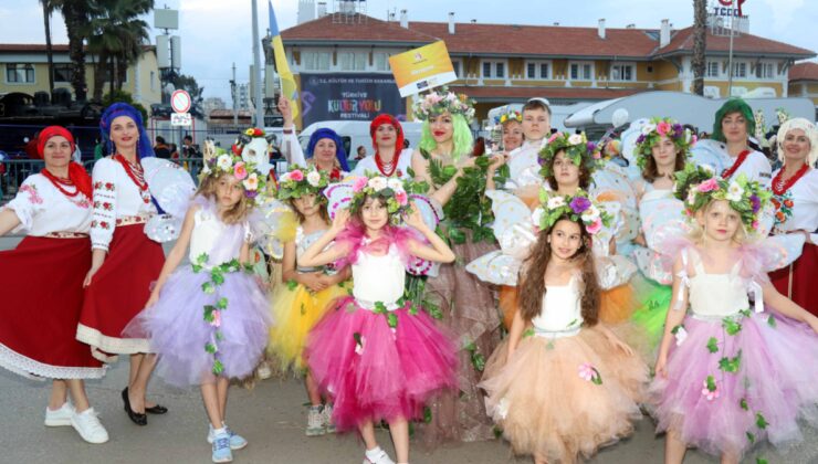 Ukraynalılar Adana’nın karnavalında