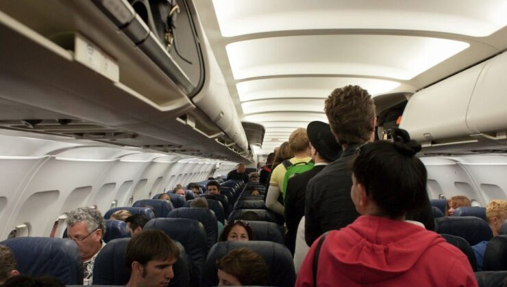 Diyarbakır uçağında ‘bomba var’ deyince kendilerini karakolda buldular