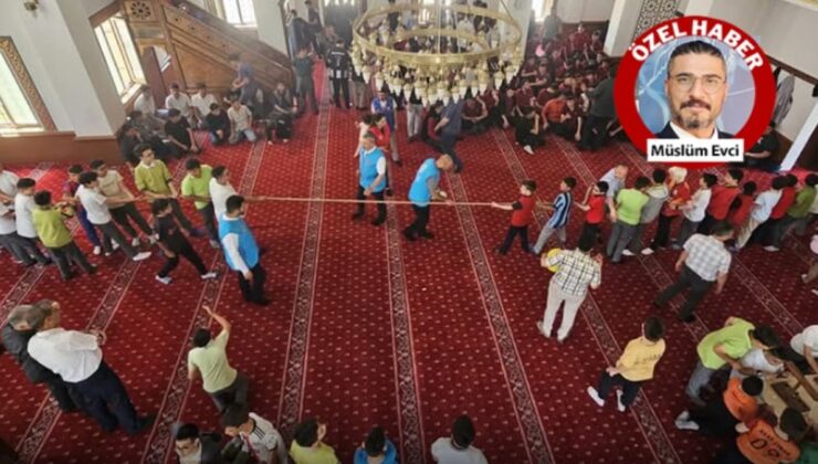 Skandallar devam ediyor: Camide şenlik yaptılar